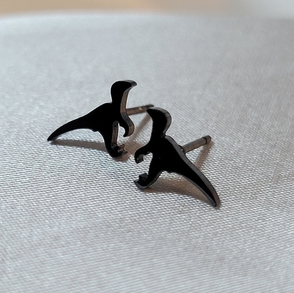 🔥LAST PAIR🔥 Velociraptor Dinosaur Stud Earrings, Unisex - Picture 3 of 7